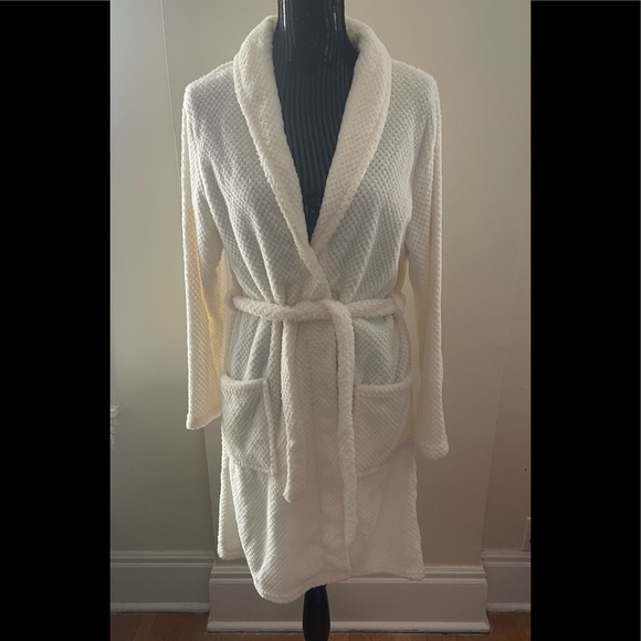 Sandra & Tiffany Other - Sandra & Tiffany Cream Plush Robe Size S/M
